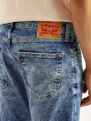 Levi's men's jeans 23677-0390 with classic fit, denim fabric, and detailed stitching, displayed on a neutral background.