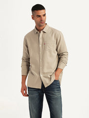 Levis men's casual shirt in style F/S 32907-0537, featuring a classic design, worn by a model on a fashion styleshot.