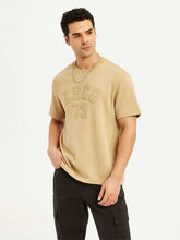 Levi's men's crew neck T-shirt with typographic print, featuring a classic design and short sleeves.