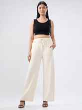Women Spykar White Solid Wide Leg Mid Rise Knit Track Pant