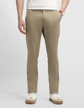 Arrow Sport men's textured Bronson slim fit trousers, casual men's lower wear with a stylish textured fabric.
