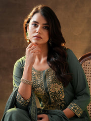 Libas ladies western kurti 3pcs set in green featuring a stylish design and comfortable fabric, showcased on a mannequin.