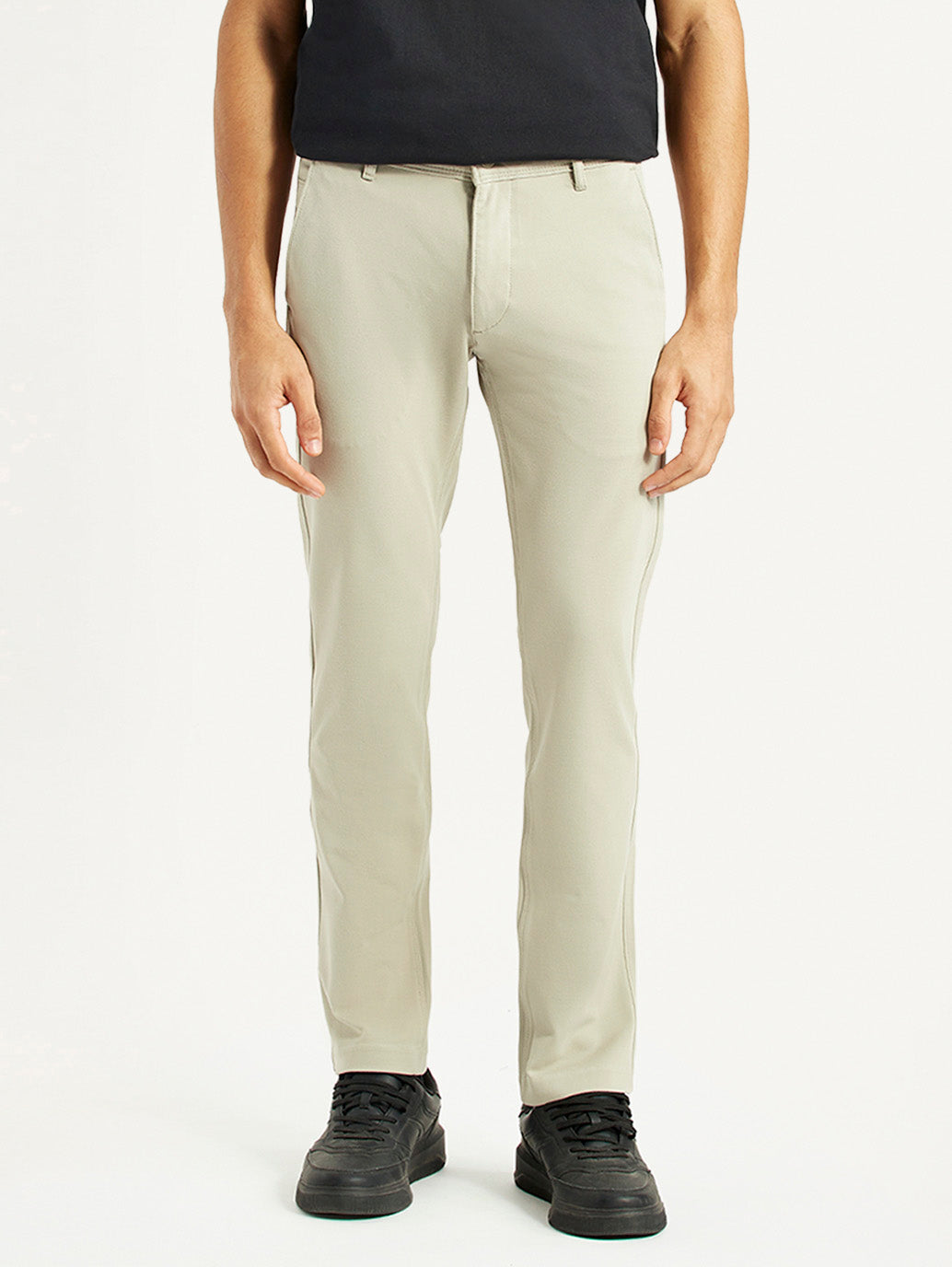 Levis men's jeans 004Du-0006 in classic blue, front view showing slim fit and traditional five-pocket design.