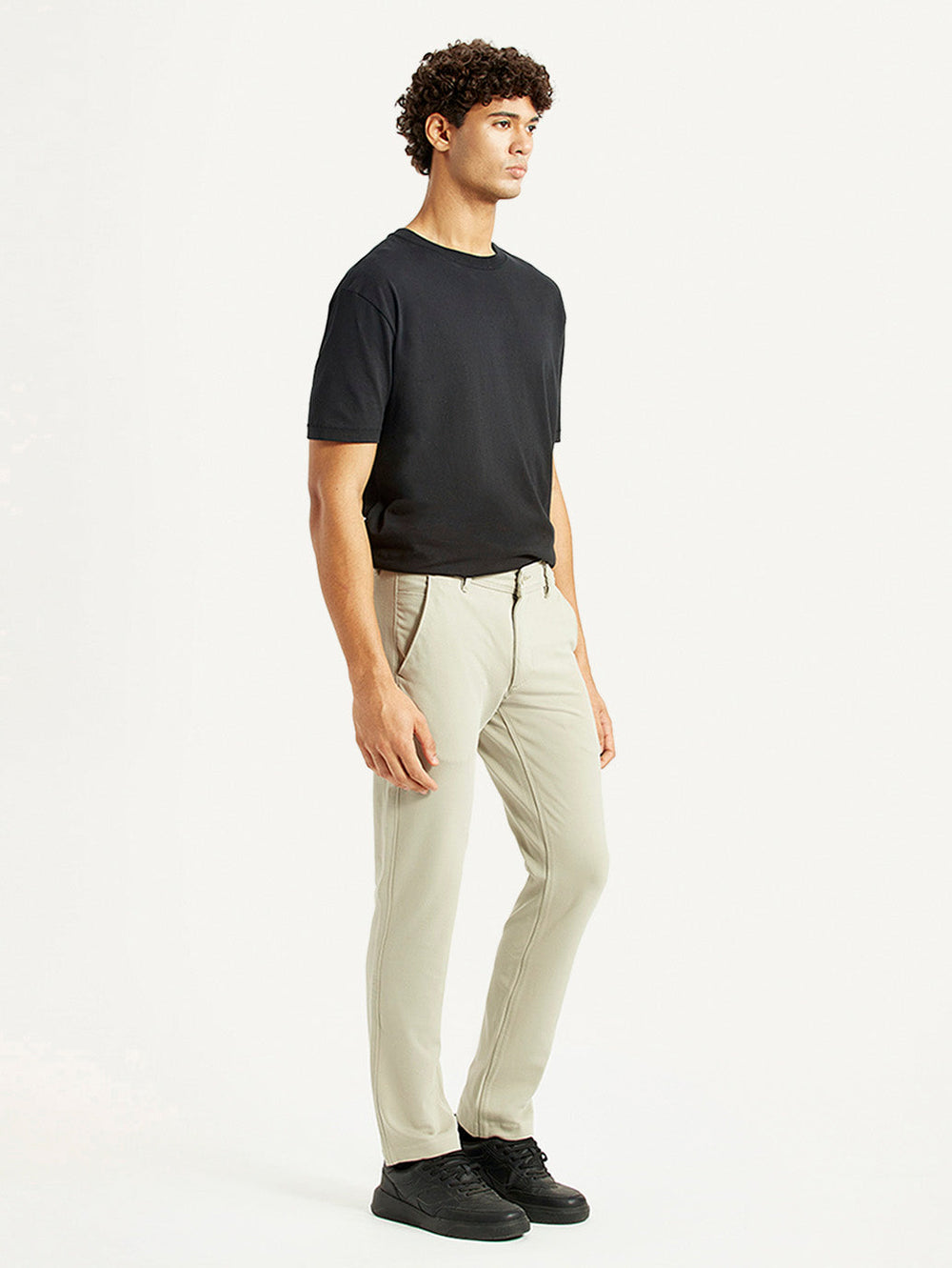 Levi's men's jeans 004DU-0006 with classic fit and dark wash, shown from the side. Durable denim casual pants for men.