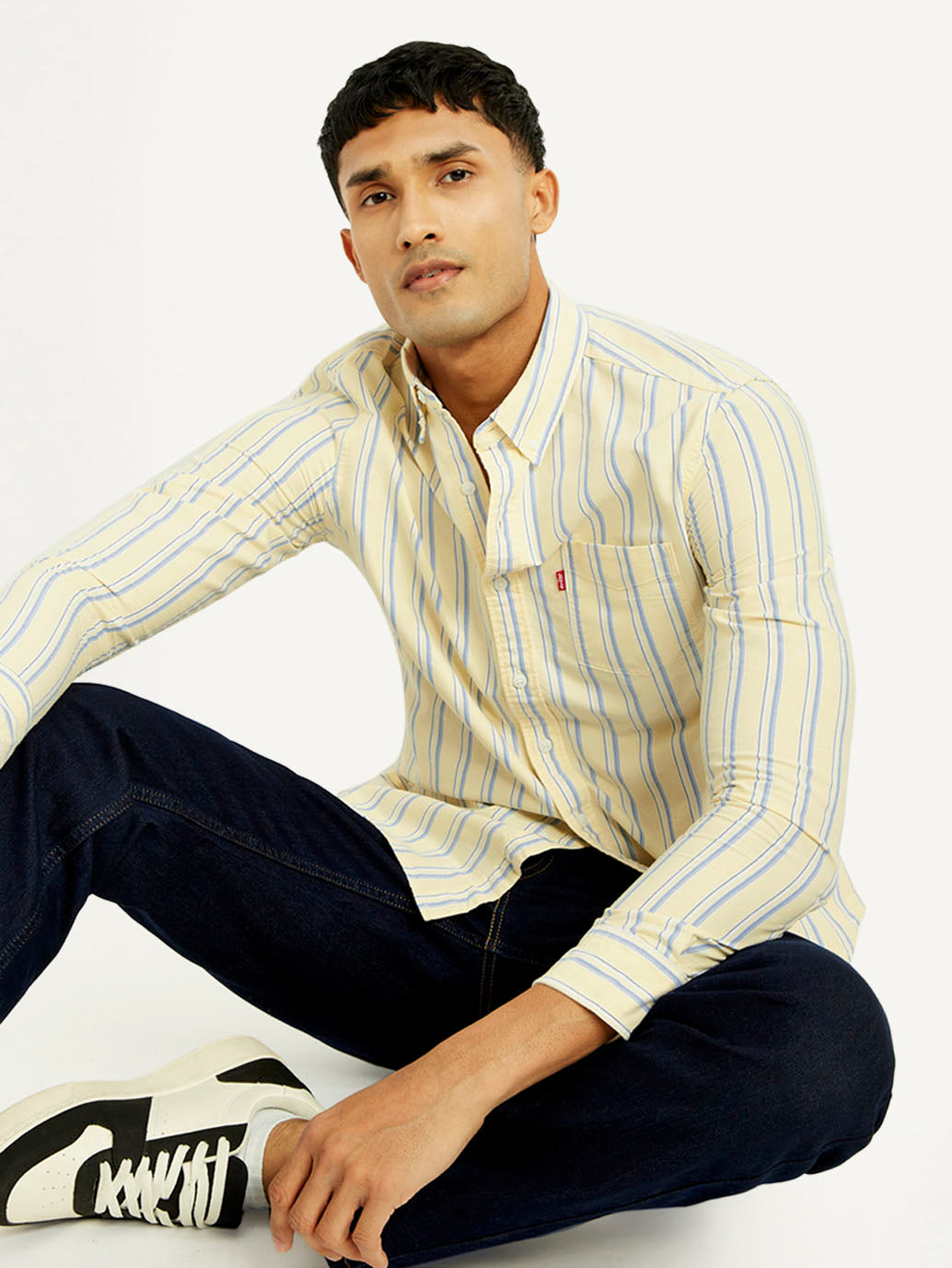 Levi's men's striped slim fit Oxford shirt, casual style, featuring a classic collar and button-up front.