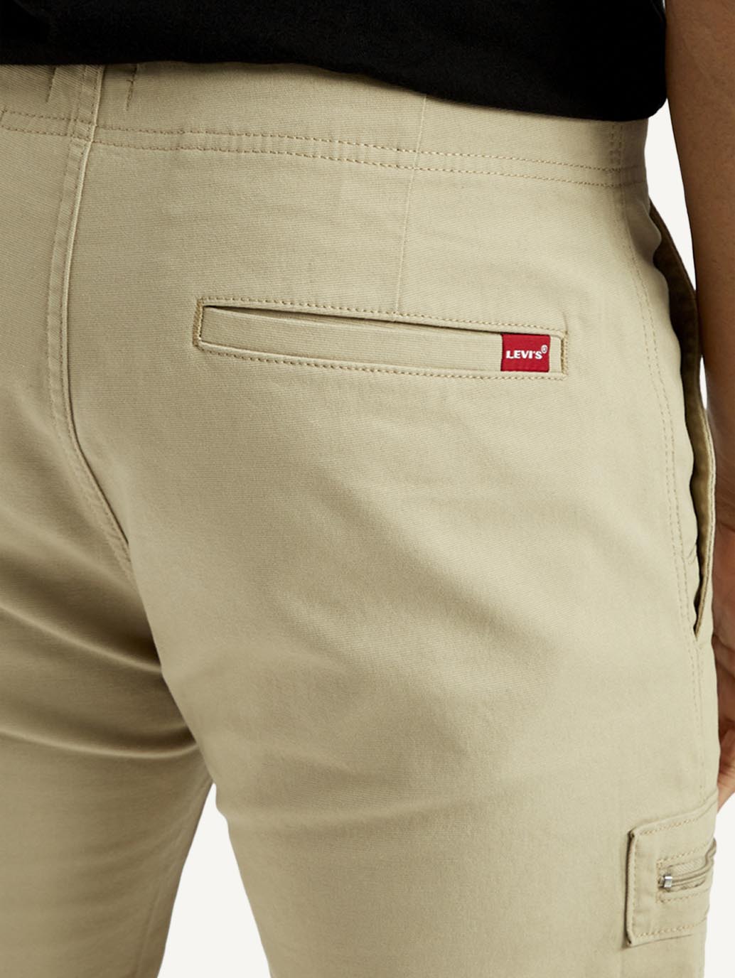 Levi's men's beige slim fit cargo trousers with mid-rise waist, casual style, shown in front view.