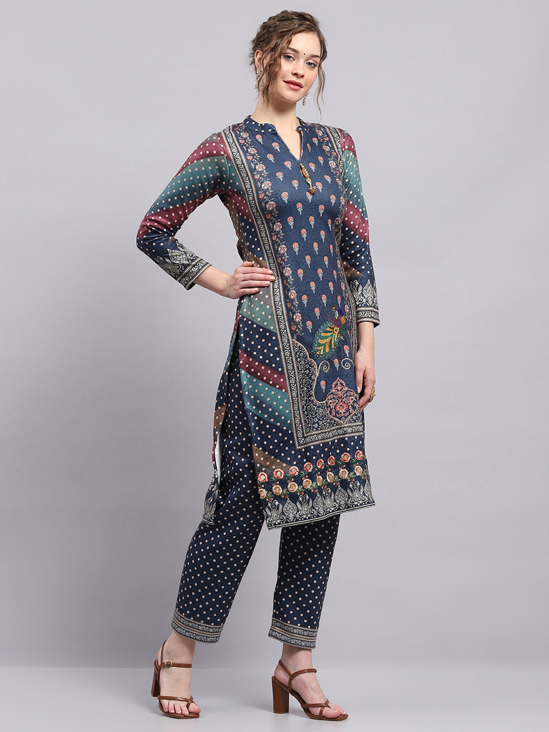 Women Blue Printed Round Neck 3/4Th Sleeve Kurti Set For Winter