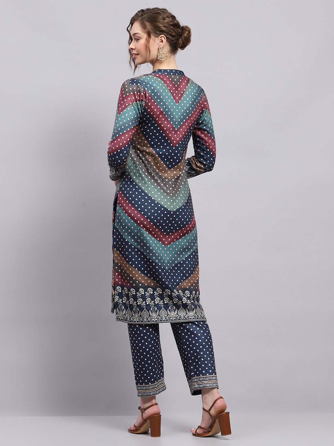 Women Blue Printed Round Neck 3/4Th Sleeve Kurti Set For Winter