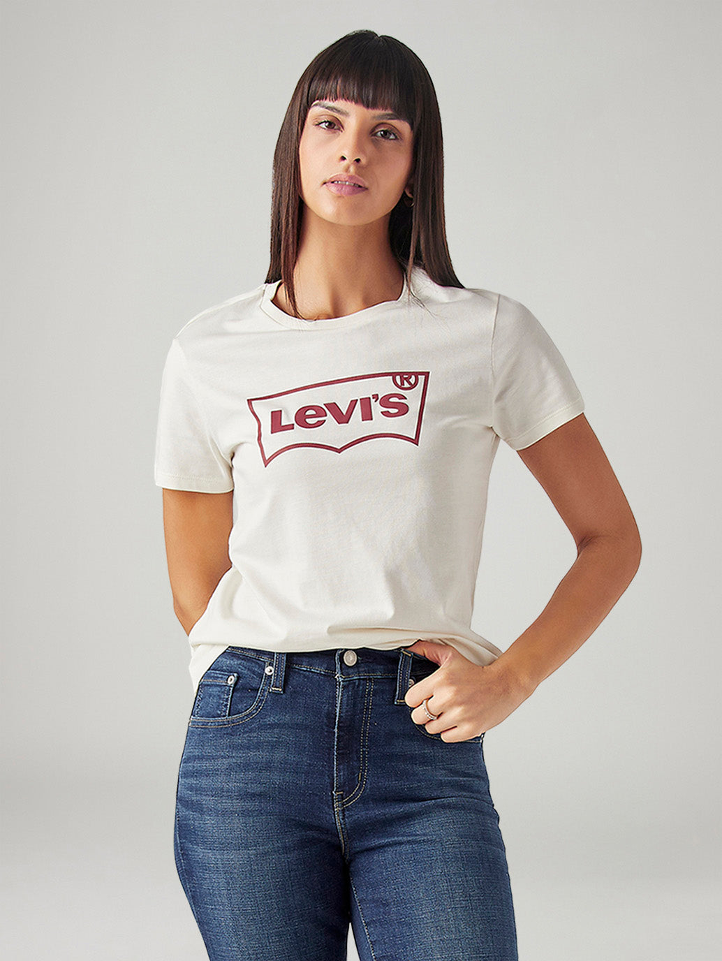 Levi's women's logo printed regular fit T-shirt, casual top with bold logo design, short sleeves, and comfortable fit.