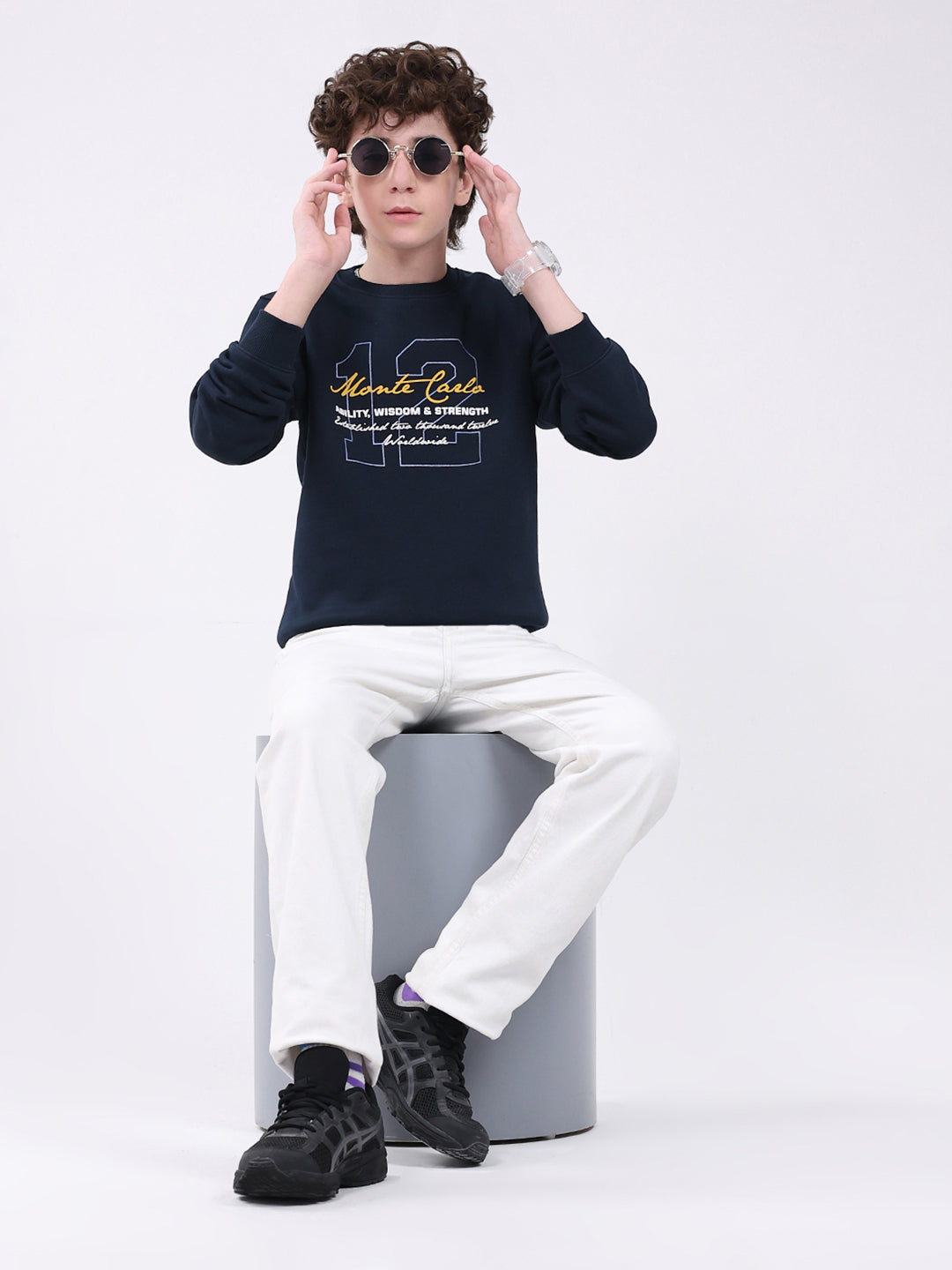 Monte Carlo boys' winter sweatshirt in gray with ribbed cuffs and a classic crew neck, perfect for cold weather.