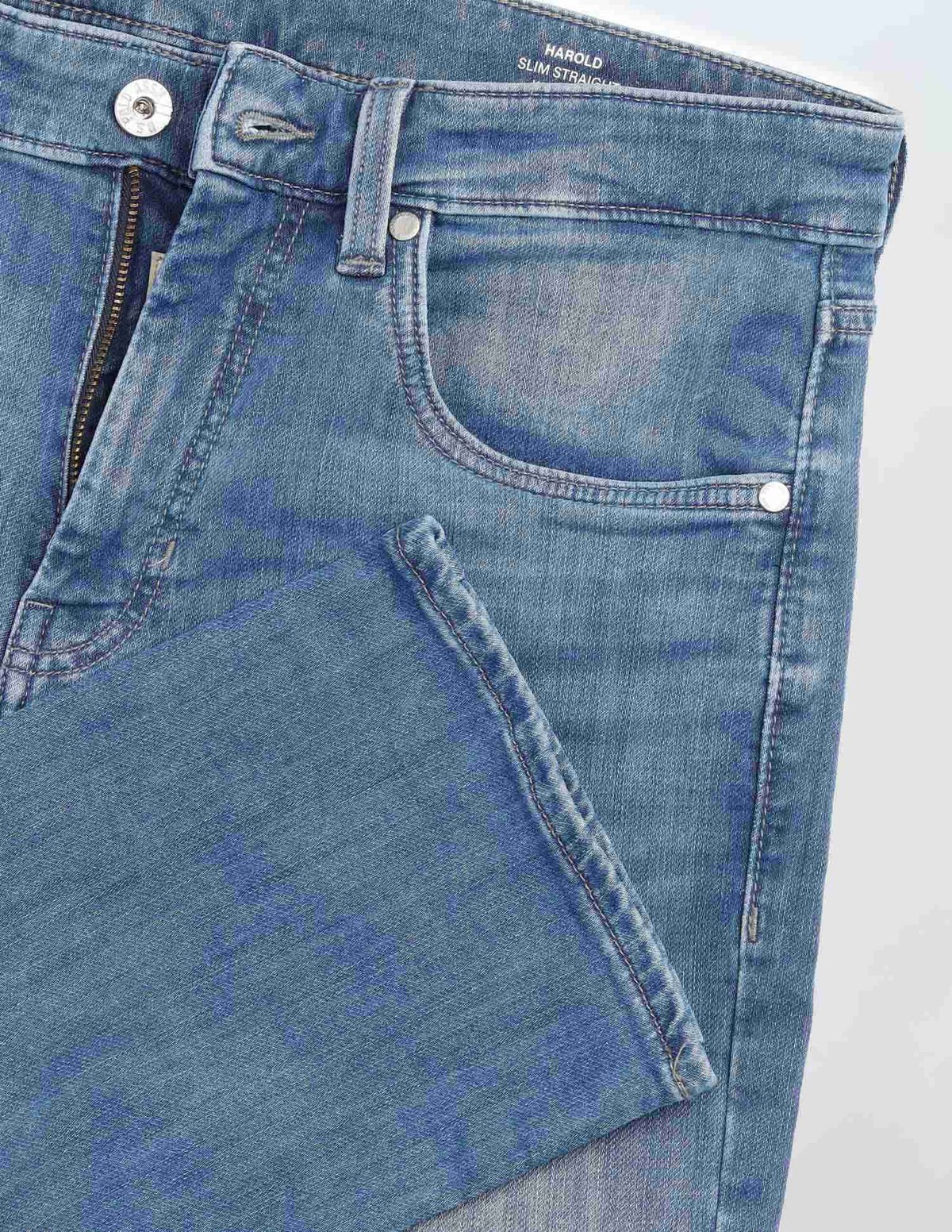 U.S. Polo men's blue jeans, Udjen1898, casual fit, denim fabric, front view showing classic pockets and belt loops.
