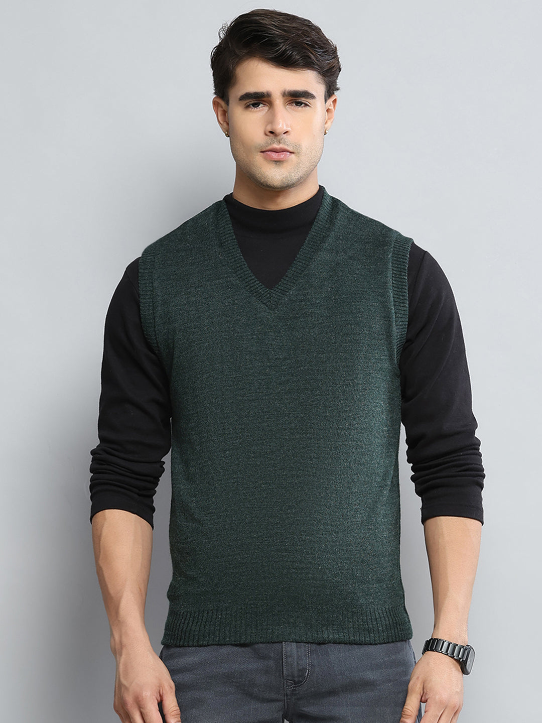 Men Green Solid V Neck Sleeveless Sweater