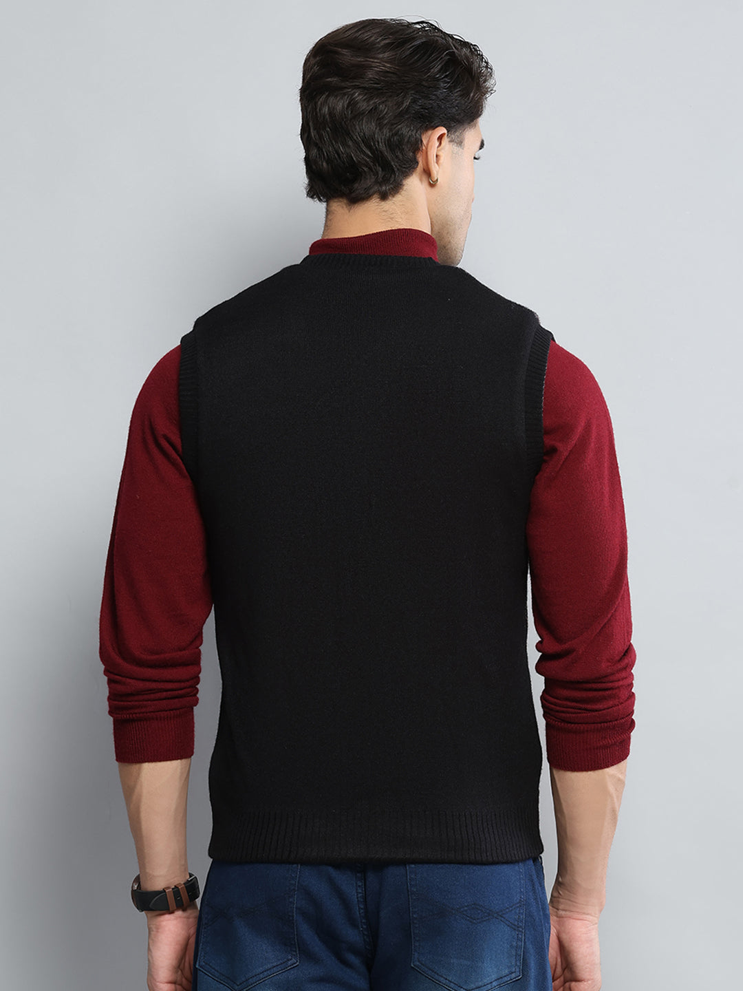 Men Green Solid V Neck Sleeveless Sweater