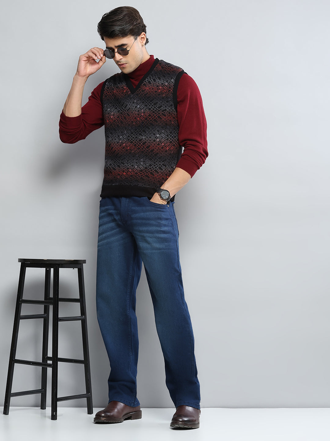 Men Green Solid V Neck Sleeveless Sweater