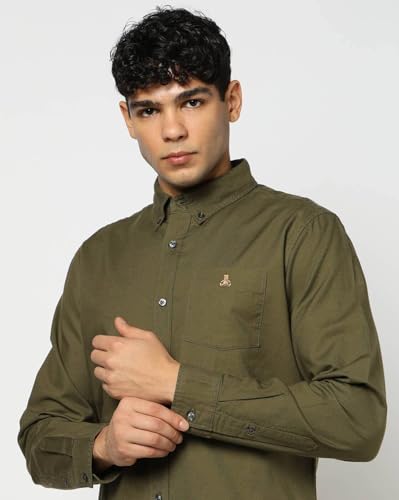 Gap men's casual button-down collar shirt in a classic design, shown in a close-up of the front fabric and collar details.