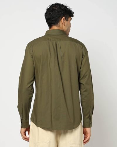 Men's casual button-down collar shirt by Gap, featuring long sleeves and a classic fit, displayed on a hanger.