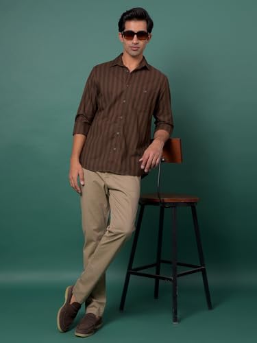 Crimsoune Club men's khaki casual trousers, fitted style with front pockets, displayed on a plain background.