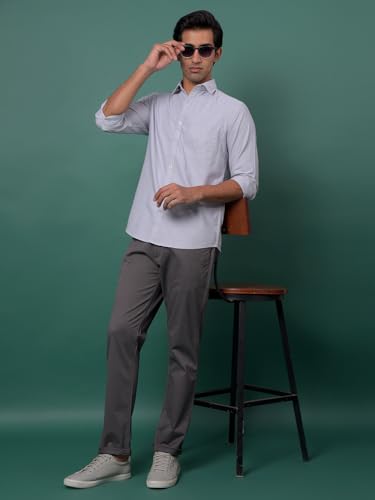 Men's grey casual trousers by Crimsoune Club, tailored fit, front pockets, and soft fabric, ideal for everyday wear.