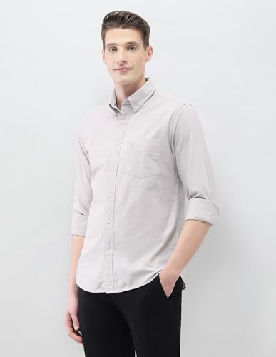 U.S.Polo Association men's Casa De Campo regular fit casual shirt in light fabric with a classic collar and button-down front.