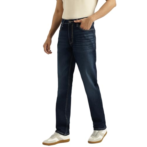United Colors of Benetton washed straight fit men's jeans, light denim with a classic five-pocket design and belt loops.