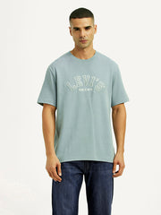 Levis men's long-sleeve T-shirt in black, front view, casual fit, with round neckline and subtle branding details.