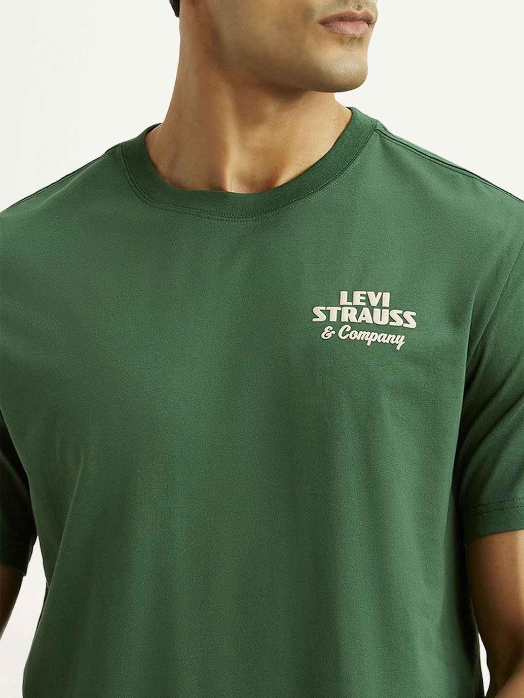 Levi's men's green crew neck T-shirt with brand logo, short-sleeve design, casual style, and soft fabric.