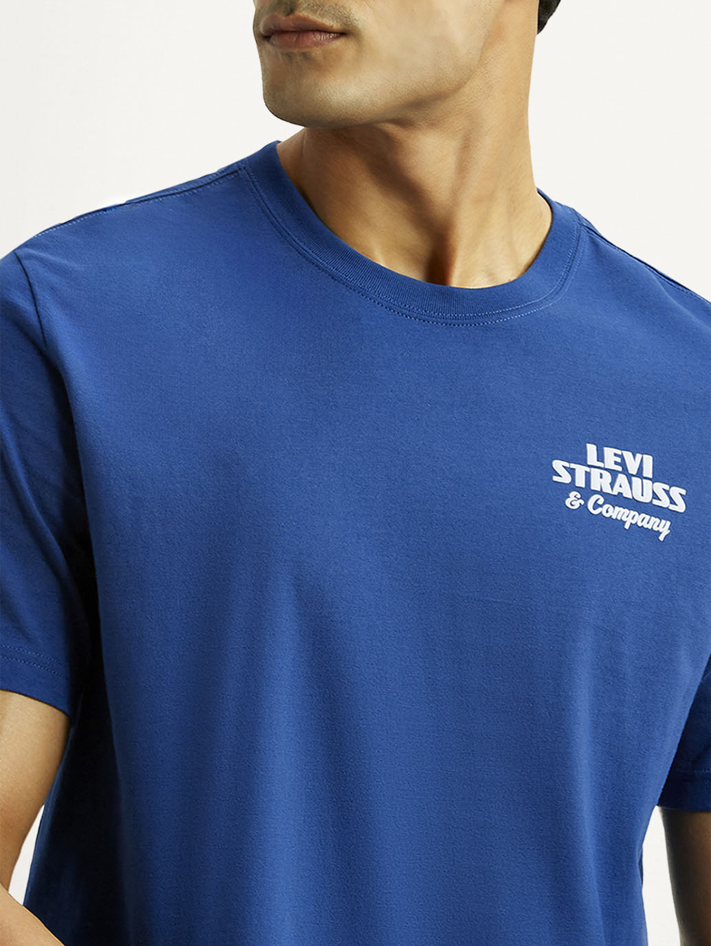 Levi's men's blue crew neck T-shirt with brand logo, short sleeve, casual style, detailed close-up of the fabric and logo.