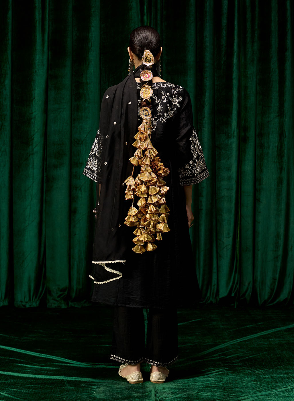 Raina Embroidered Ladies Kurta Set With Dupatta