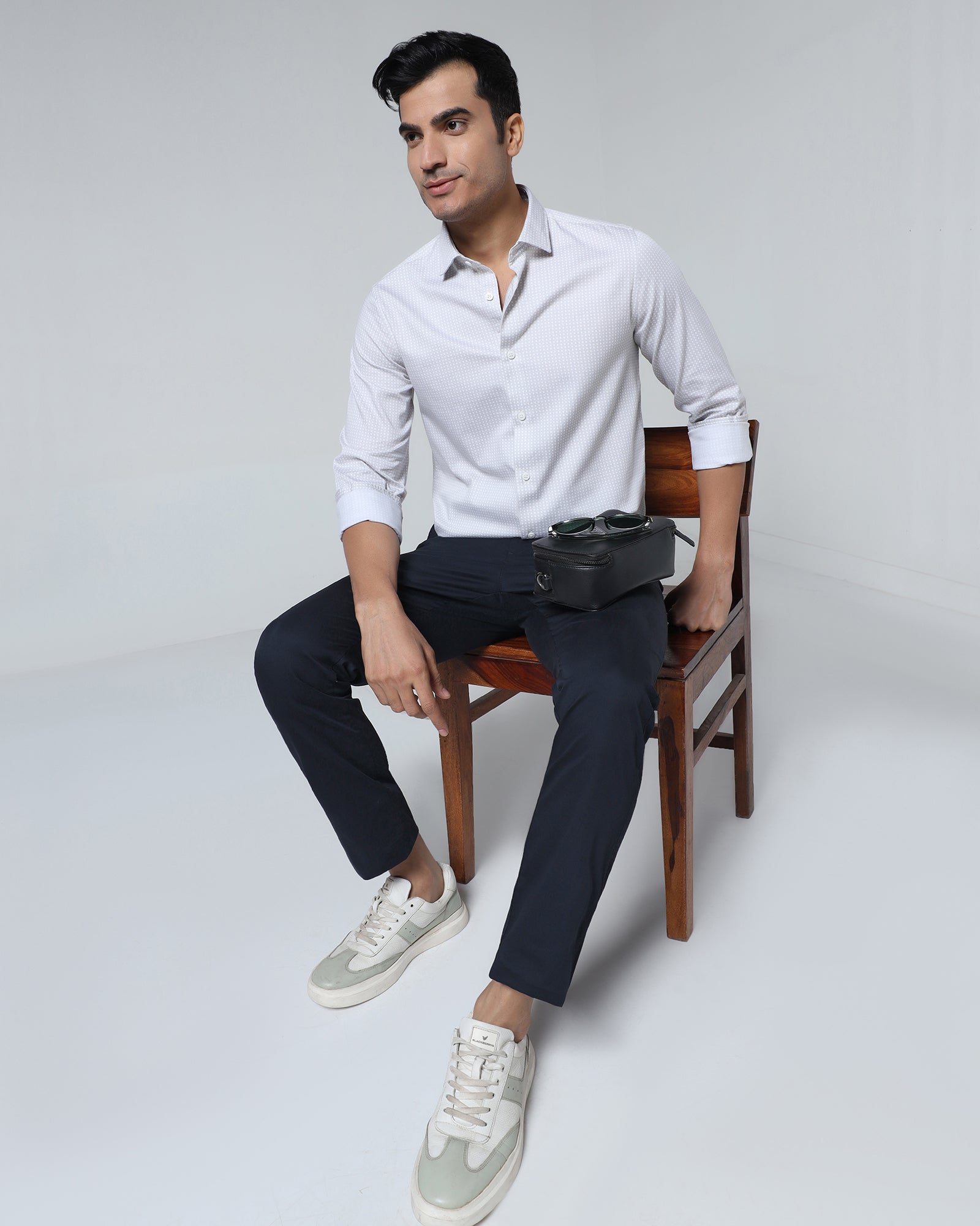 Blackberry men's navy solid khaki casual trousers, Hemlock style, showing front view and tailored fit.